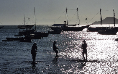 Conheça a História da Estátua dos 3 Pescadores em Búzios