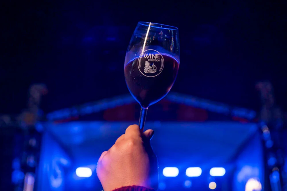 Wine in Búzios: Conheça o Maior Evento de Vinhos da Região dos Lagos.