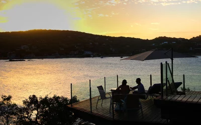 O encanto do pôr do sol em Búzios para quem viaja sem pressa